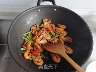 油爆虾的做法步骤：8