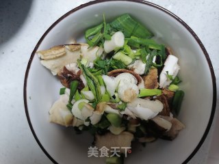香菇拌面的做法步骤：1