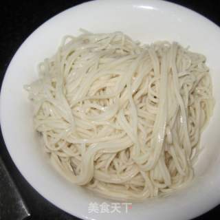 香菇拌面的做法步骤：2
