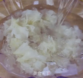 红枣银耳汤的做法步骤：1