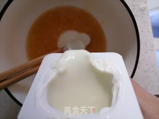 红枣马芬蛋糕的做法步骤：2