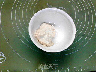 花生酱芝士火腿肠酸奶面包卷的做法步骤：3