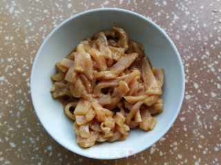 洋葱秋葵炒肉的做法步骤：3