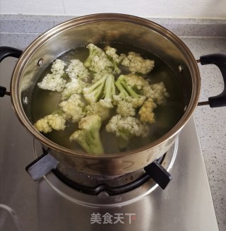 花菜炒肉片的做法步骤：3