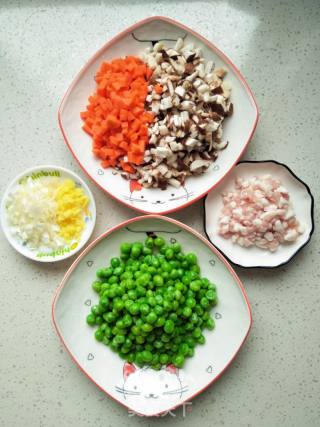 五花肉香菇炒豌豆的做法步骤：4