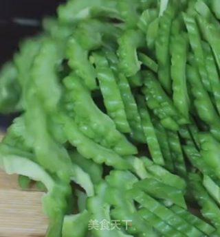 豉香炒凉瓜的做法步骤：3