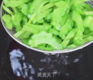 豉香炒凉瓜的做法步骤：4