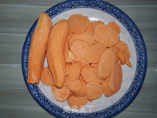 芝麻红薯饼的做法步骤：2