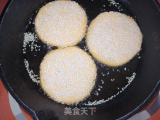 芝麻红薯饼的做法步骤：11