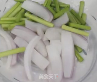干烧土豆片的做法步骤：2