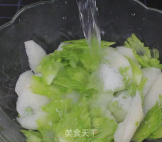 雪梨拌凉瓜的做法步骤：4