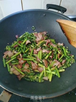蒜苔炒培根肉的做法步骤：5