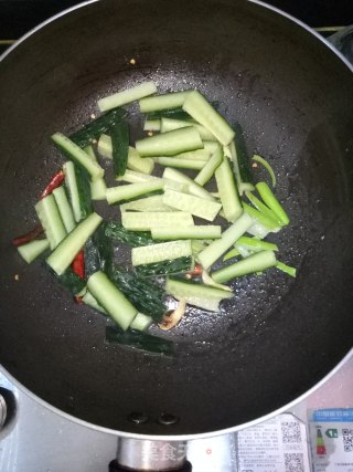 黄瓜炒杏鲍菇的做法步骤：6