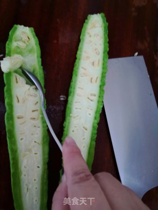 苦瓜煎蛋的做法步骤：2