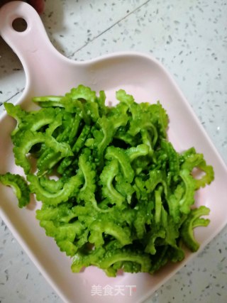 苦瓜煎蛋的做法步骤：3