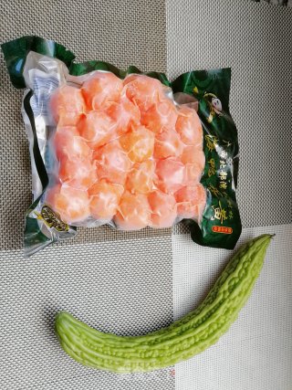 金沙苦瓜的做法步骤：1