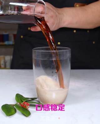 浓奶还在一杯杯现调？这样做让奶茶出杯速度！的做法步骤：6