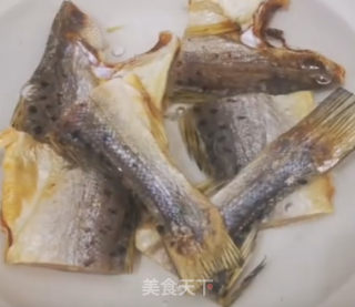 蒸鱼干的做法步骤：1