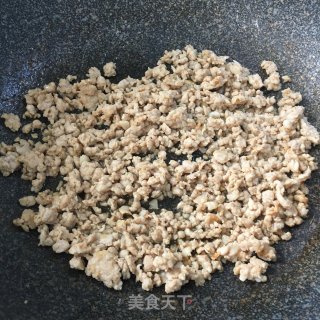 肉末洋葱炒苦瓜的做法步骤：2