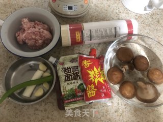 香菇肉末打卤面的做法步骤：1
