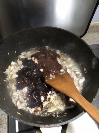 香菇肉末打卤面的做法步骤：4
