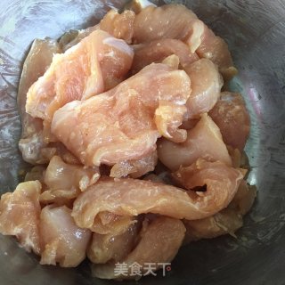 香煎鸡胸肉的做法步骤：1
