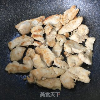香煎鸡胸肉的做法步骤：3