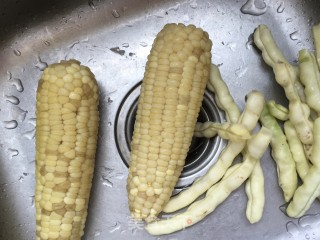烤肉芸豆炖玉米的做法步骤：2