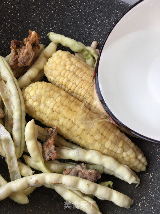 烤肉芸豆炖玉米的做法步骤：6