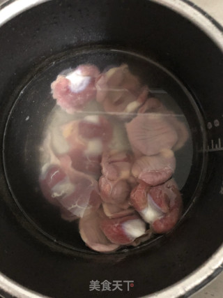 杭椒鸡胗的做法步骤：1