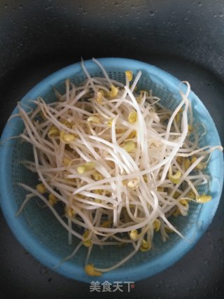 凉拌粉丝豆芽的做法步骤：1