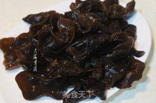 木耳爆炒小白菜的做法步骤：2
