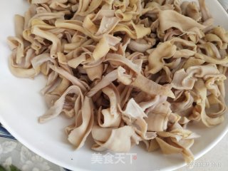 尖椒炒鸭肠的做法步骤：3