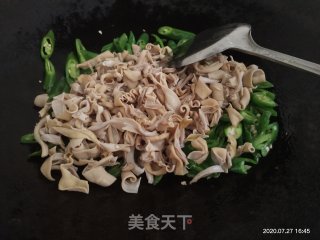尖椒炒鸭肠的做法步骤：6