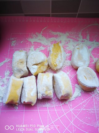 芝麻榴莲饼的做法步骤：4