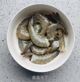 凉拌柠檬香辣虾的做法步骤：2