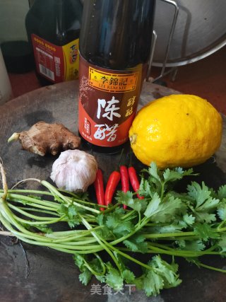 柠檬鸡爪的做法步骤：1