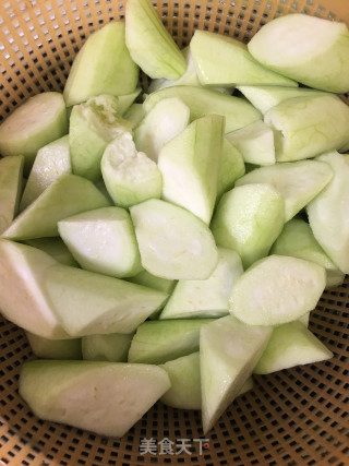 丝瓜炒鸡蛋的做法步骤：1