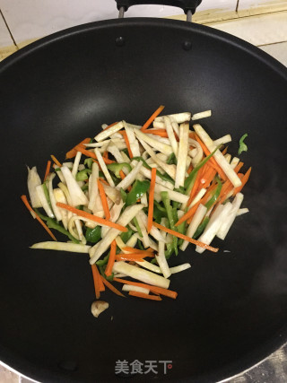 蚝油炒三丝的做法步骤：4