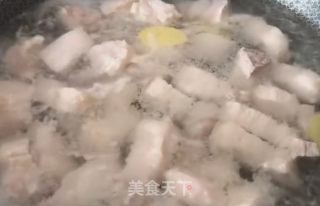 红烧肉的做法步骤：1