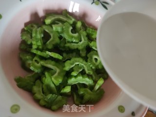 凉拌苦瓜的做法步骤：6