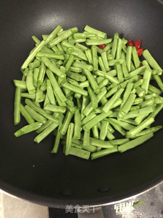 干煸四季豆的做法步骤：4