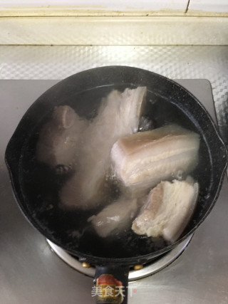 洋葱土豆回锅肉的做法步骤：1