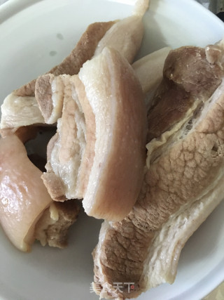 洋葱土豆回锅肉的做法步骤：2