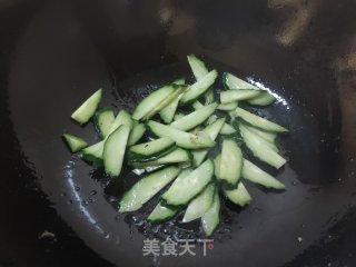 番茄黄瓜炒鸡蛋的做法步骤：4