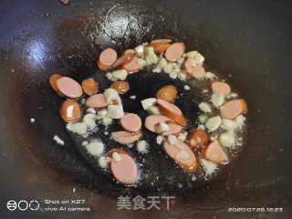 热狗炒白菜的做法步骤：3