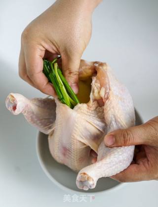 椒麻鸡的做法步骤：1