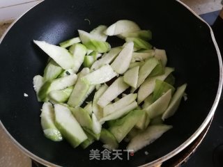 丝瓜烧豆腐的做法步骤：3