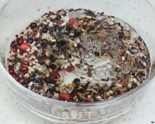 五谷杂粮粥的做法步骤：1