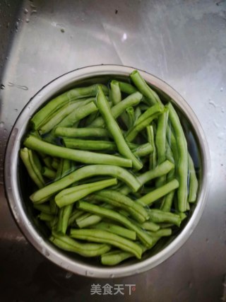 猪油炖长豆角的做法步骤：1